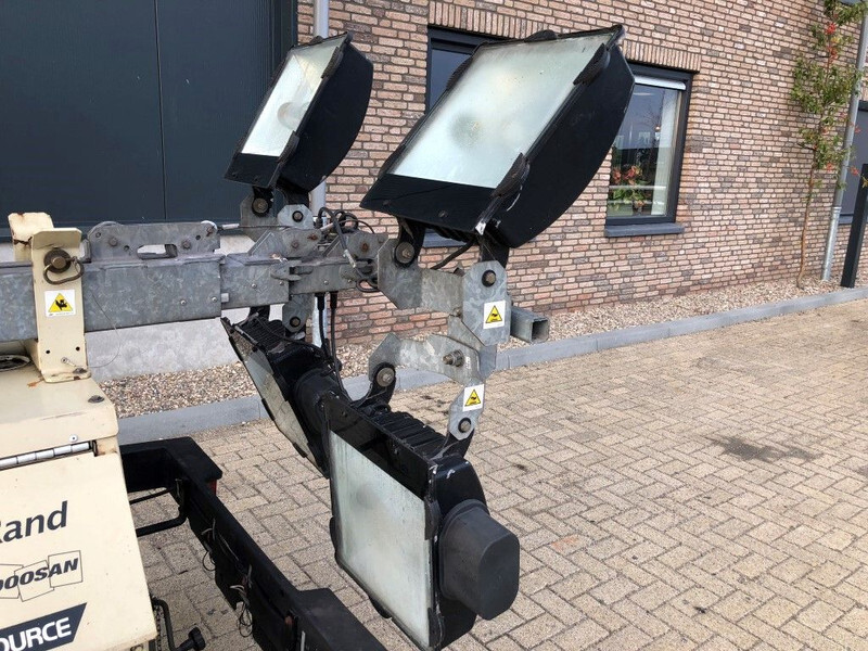 Rasvjetni stup Ingersoll Rand Kubota LT6K 9 meter light tower generator: slika Rasvjetni stup Ingersoll Rand Kubota LT6K 9 meter light tower generator