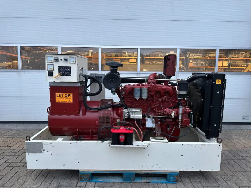 Iveco 8061 SI 07.05 A 550 Marelli 100 kVA noodstroom generatorset - Generatorski set: slika Iveco 8061 SI 07.05 A 550 Marelli 100 kVA noodstroom generatorset - Generatorski set Iveco 8061 SI 07.05 A 550 Marelli 100 kVA noodstroom generatorset - Generatorski set: slika Iveco 8061 SI 07.05 A 550 Marelli 100 kVA noodstroom generatorset - Generatorski set