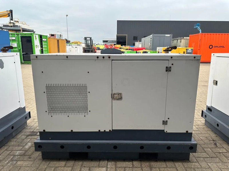 Generatorski set Iveco FPT F32 AM1A Leroy Somer 32 KVA Silent generatorset 660 hours !: slika Generatorski set Iveco FPT F32 AM1A Leroy Somer 32 KVA Silent generatorset 660 hours !