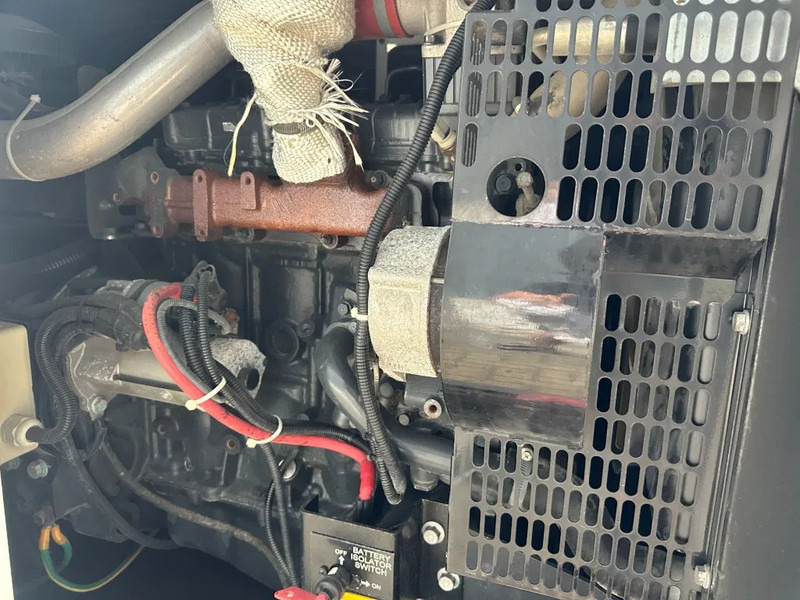 Generatorski set Iveco FPT F32 AM1A Leroy Somer 32 KVA Silent generatorset 660 hours !: slika Generatorski set Iveco FPT F32 AM1A Leroy Somer 32 KVA Silent generatorset 660 hours !