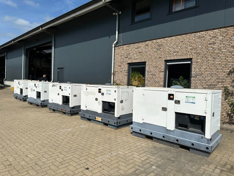 Iveco FPT F32 AM1A Leroy Somer 32 kVA Silent generatorset 408 hours ! - Generatorski set: slika Iveco FPT F32 AM1A Leroy Somer 32 kVA Silent generatorset 408 hours ! - Generatorski set Iveco FPT F32 AM1A Leroy Somer 32 kVA Silent generatorset 408 hours ! - Generatorski set: slika Iveco FPT F32 AM1A Leroy Somer 32 kVA Silent generatorset 408 hours ! - Generatorski set
