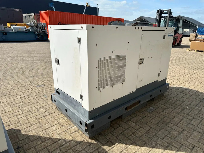 Iveco FPT F32 AM1A Leroy Somer 32 kVA Silent generatorset 408 hours ! - Generatorski set: slika Iveco FPT F32 AM1A Leroy Somer 32 kVA Silent generatorset 408 hours ! - Generatorski set Iveco FPT F32 AM1A Leroy Somer 32 kVA Silent generatorset 408 hours ! - Generatorski set: slika Iveco FPT F32 AM1A Leroy Somer 32 kVA Silent generatorset 408 hours ! - Generatorski set