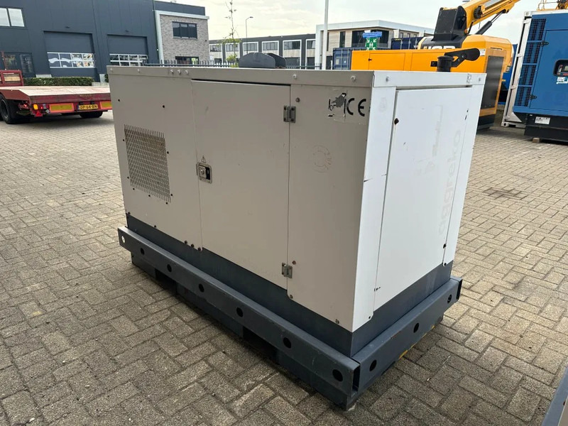 Generatorski set Iveco FPT F32 AM1A Leroy Somer 32 kVA Silent generatorset 667 hours !: slika Generatorski set Iveco FPT F32 AM1A Leroy Somer 32 kVA Silent generatorset 667 hours !