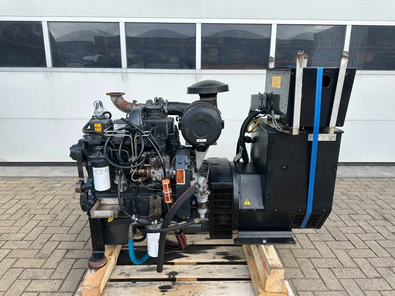 Iveco FPT NEF45 SM1A.A0 Stamford 60 kVA generatorset - Generatorski set: slika Iveco FPT NEF45 SM1A.A0 Stamford 60 kVA generatorset - Generatorski set Iveco FPT NEF45 SM1A.A0 Stamford 60 kVA generatorset - Generatorski set: slika Iveco FPT NEF45 SM1A.A0 Stamford 60 kVA generatorset - Generatorski set