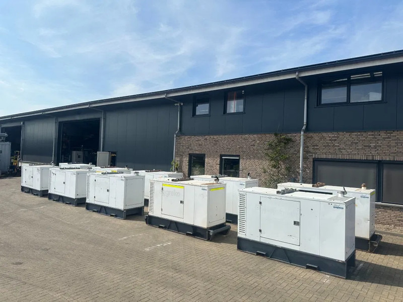 Iveco FPT NEF45 SM1A.A004 Stamford 60 kVA Silent Rental generatorset - Generatorski set: slika Iveco FPT NEF45 SM1A.A004 Stamford 60 kVA Silent Rental generatorset - Generatorski set Iveco FPT NEF45 SM1A.A004 Stamford 60 kVA Silent Rental generatorset - Generatorski set: slika Iveco FPT NEF45 SM1A.A004 Stamford 60 kVA Silent Rental generatorset - Generatorski set