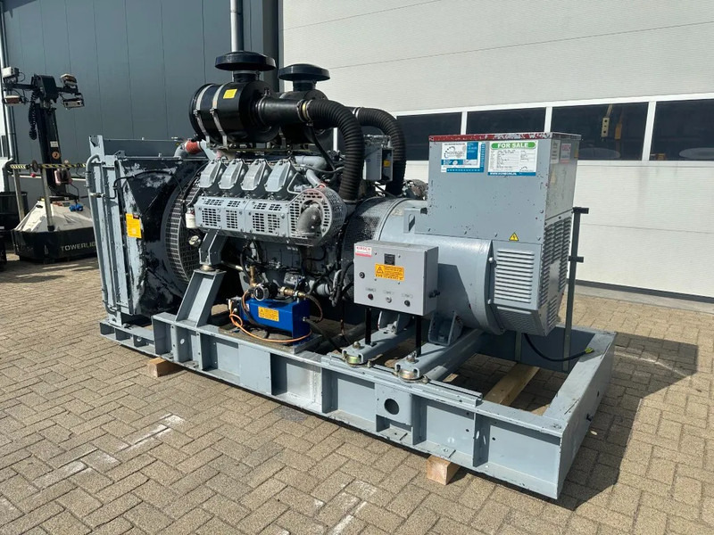 Iveco GE 8281 SRI27 00A71 Mecc Alte Spa 450 kVA generatorset ex Emergency 160 hours - Generatorski set: slika Iveco GE 8281 SRI27 00A71 Mecc Alte Spa 450 kVA generatorset ex Emergency 160 hours - Generatorski set Iveco GE 8281 SRI27 00A71 Mecc Alte Spa 450 kVA generatorset ex Emergency 160 hours - Generatorski set: slika Iveco GE 8281 SRI27 00A71 Mecc Alte Spa 450 kVA generatorset ex Emergency 160 hours - Generatorski set