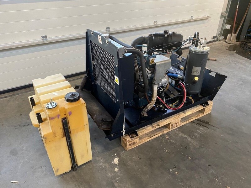 Kubota D1105 Sullair 15.5 kW 7 bar diesel schroefcompressor - Zračni kompresor: slika Kubota D1105 Sullair 15.5 kW 7 bar diesel schroefcompressor - Zračni kompresor Kubota D1105 Sullair 15.5 kW 7 bar diesel schroefcompressor - Zračni kompresor: slika Kubota D1105 Sullair 15.5 kW 7 bar diesel schroefcompressor - Zračni kompresor