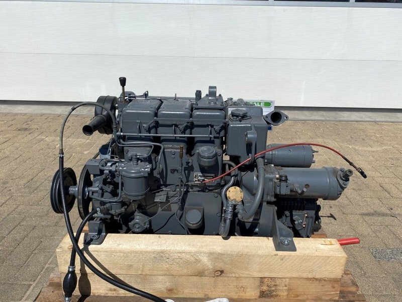 Lister STW 3 35 PK Marine diesel motor met keerkoppeling - Motor: slika Lister STW 3 35 PK Marine diesel motor met keerkoppeling - Motor Lister STW 3 35 PK Marine diesel motor met keerkoppeling - Motor: slika Lister STW 3 35 PK Marine diesel motor met keerkoppeling - Motor
