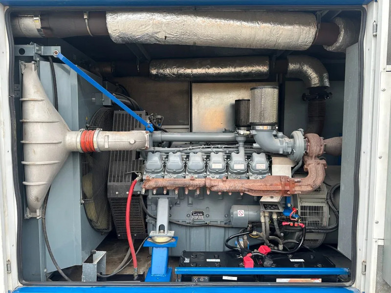 MAN MAN D2842 LE 213 met Leroy Somer 800 kVA Silent generatorset as New ! 410 hours ! - Generatorski set: slika MAN MAN D2842 LE 213 met Leroy Somer 800 kVA Silent generatorset as New ! 410 hours ! - Generatorski set MAN MAN D2842 LE 213 met Leroy Somer 800 kVA Silent generatorset as New ! 410 hours ! - Generatorski set: slika MAN MAN D2842 LE 213 met Leroy Somer 800 kVA Silent generatorset as New ! 410 hours ! - Generatorski set
