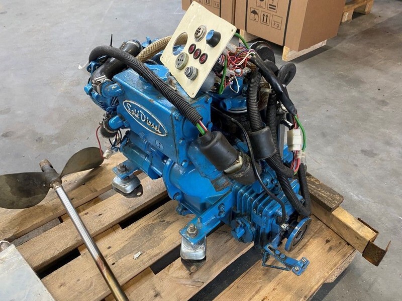 Mitsubishi Solé L2E 11 PK diesel marine motor met keerkoppeling - Motor: slika Mitsubishi Solé L2E 11 PK diesel marine motor met keerkoppeling - Motor Mitsubishi Solé L2E 11 PK diesel marine motor met keerkoppeling - Motor: slika Mitsubishi Solé L2E 11 PK diesel marine motor met keerkoppeling - Motor