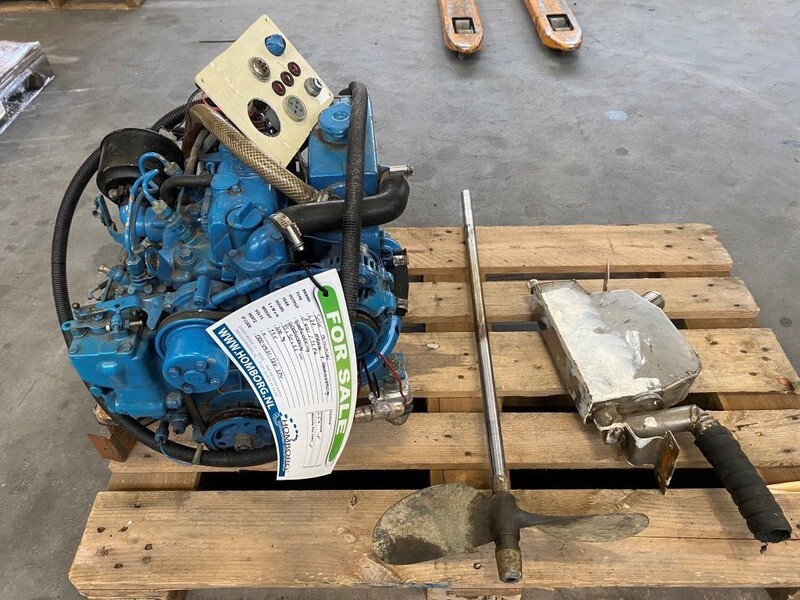 Mitsubishi Solé L2E 11 PK diesel marine motor met keerkoppeling - Motor: slika Mitsubishi Solé L2E 11 PK diesel marine motor met keerkoppeling - Motor Mitsubishi Solé L2E 11 PK diesel marine motor met keerkoppeling - Motor: slika Mitsubishi Solé L2E 11 PK diesel marine motor met keerkoppeling - Motor