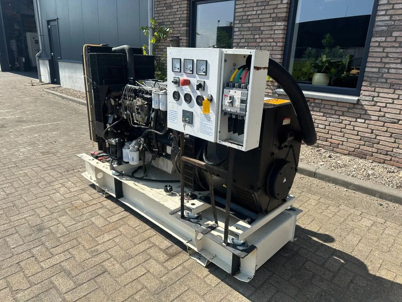 Perkins Stamford 100 kVA noodstroom generatorset - Generatorski set: slika Perkins Stamford 100 kVA noodstroom generatorset - Generatorski set Perkins Stamford 100 kVA noodstroom generatorset - Generatorski set: slika Perkins Stamford 100 kVA noodstroom generatorset - Generatorski set