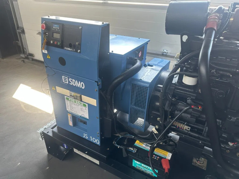 SDMO JS100K John Deere Leroy Somer 100 kVA generatorset - Generatorski set: slika SDMO JS100K John Deere Leroy Somer 100 kVA generatorset - Generatorski set SDMO JS100K John Deere Leroy Somer 100 kVA generatorset - Generatorski set: slika SDMO JS100K John Deere Leroy Somer 100 kVA generatorset - Generatorski set