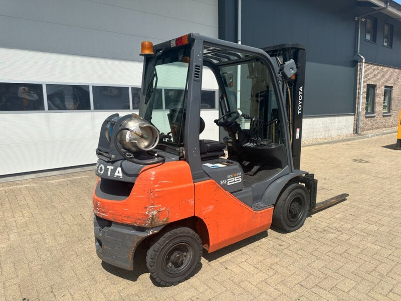 Toyota 2.5 ton Tonero 25 Triplex Freelift Sideshift LPG Heftruck - Plinski viličar: slika Toyota 2.5 ton Tonero 25 Triplex Freelift Sideshift LPG Heftruck - Plinski viličar Toyota 2.5 ton Tonero 25 Triplex Freelift Sideshift LPG Heftruck - Plinski viličar: slika Toyota 2.5 ton Tonero 25 Triplex Freelift Sideshift LPG Heftruck - Plinski viličar