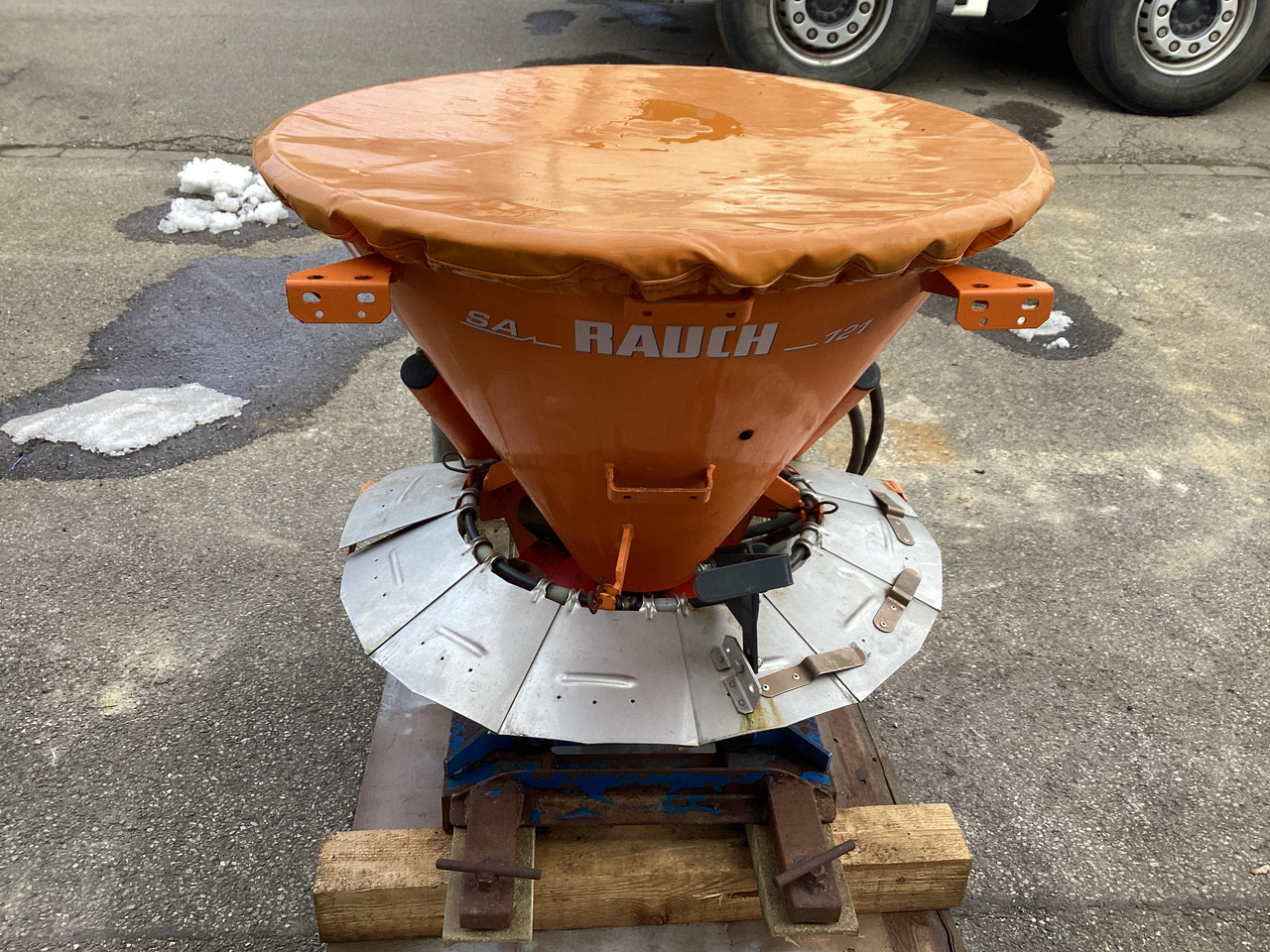 Rauch SA121R Typ4 - Posipač pijeska/ Soli: slika Rauch SA121R Typ4 - Posipač pijeska/ Soli Rauch SA121R Typ4 - Posipač pijeska/ Soli: slika Rauch SA121R Typ4 - Posipač pijeska/ Soli