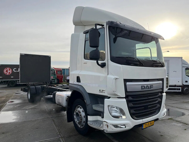 DAF CF 260 CF 260 FA CHASSIS CABINE EURO 6 - Kamion-šasija: slika DAF CF 260 CF 260 FA CHASSIS CABINE EURO 6 - Kamion-šasija DAF CF 260 CF 260 FA CHASSIS CABINE EURO 6 - Kamion-šasija: slika DAF CF 260 CF 260 FA CHASSIS CABINE EURO 6 - Kamion-šasija