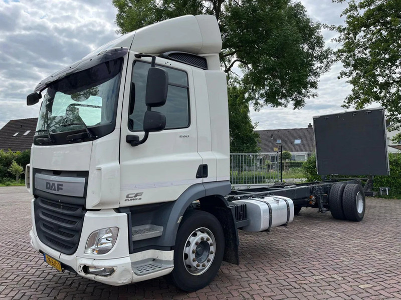 DAF CF 260 CF 260 FA CHASSIS CABINE EURO 6 - Kamion-šasija: slika DAF CF 260 CF 260 FA CHASSIS CABINE EURO 6 - Kamion-šasija DAF CF 260 CF 260 FA CHASSIS CABINE EURO 6 - Kamion-šasija: slika DAF CF 260 CF 260 FA CHASSIS CABINE EURO 6 - Kamion-šasija