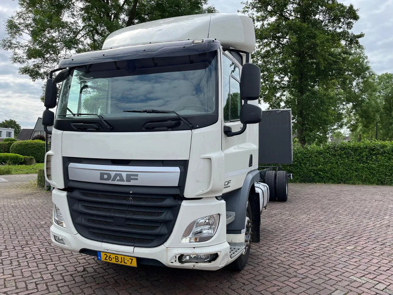 DAF CF 260 CF 260 FA CHASSIS CABINE EURO 6 - Kamion-šasija: slika DAF CF 260 CF 260 FA CHASSIS CABINE EURO 6 - Kamion-šasija DAF CF 260 CF 260 FA CHASSIS CABINE EURO 6 - Kamion-šasija: slika DAF CF 260 CF 260 FA CHASSIS CABINE EURO 6 - Kamion-šasija