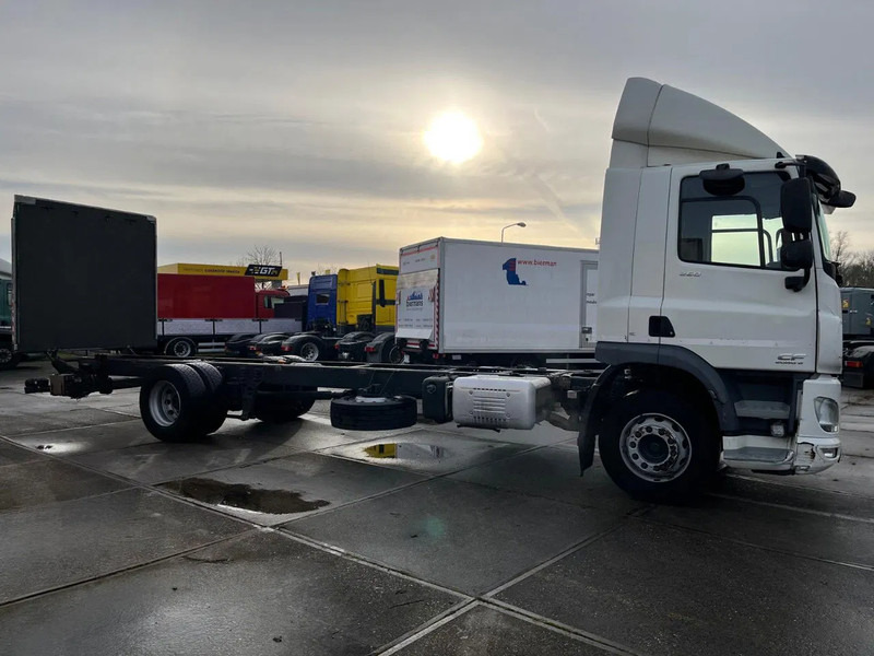DAF CF 260 CF 260 FA CHASSIS CABINE EURO 6 - Kamion-šasija: slika DAF CF 260 CF 260 FA CHASSIS CABINE EURO 6 - Kamion-šasija DAF CF 260 CF 260 FA CHASSIS CABINE EURO 6 - Kamion-šasija: slika DAF CF 260 CF 260 FA CHASSIS CABINE EURO 6 - Kamion-šasija