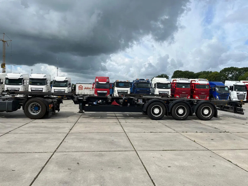 Kögel PORT 40 SIMPLEX 20 - Transporter kontejnera/ Poluprikolica s izmjenjivim sanducima: slika Kögel PORT 40 SIMPLEX 20 - Transporter kontejnera/ Poluprikolica s izmjenjivim sanducima Kögel PORT 40 SIMPLEX 20 - Transporter kontejnera/ Poluprikolica s izmjenjivim sanducima: slika Kögel PORT 40 SIMPLEX 20 - Transporter kontejnera/ Poluprikolica s izmjenjivim sanducima