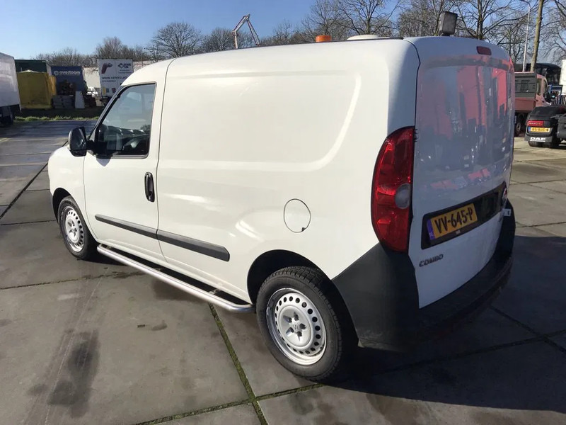 Opel Combo 1.6 CDTI - Furgon: slika Opel Combo 1.6 CDTI - Furgon Opel Combo 1.6 CDTI - Furgon: slika Opel Combo 1.6 CDTI - Furgon