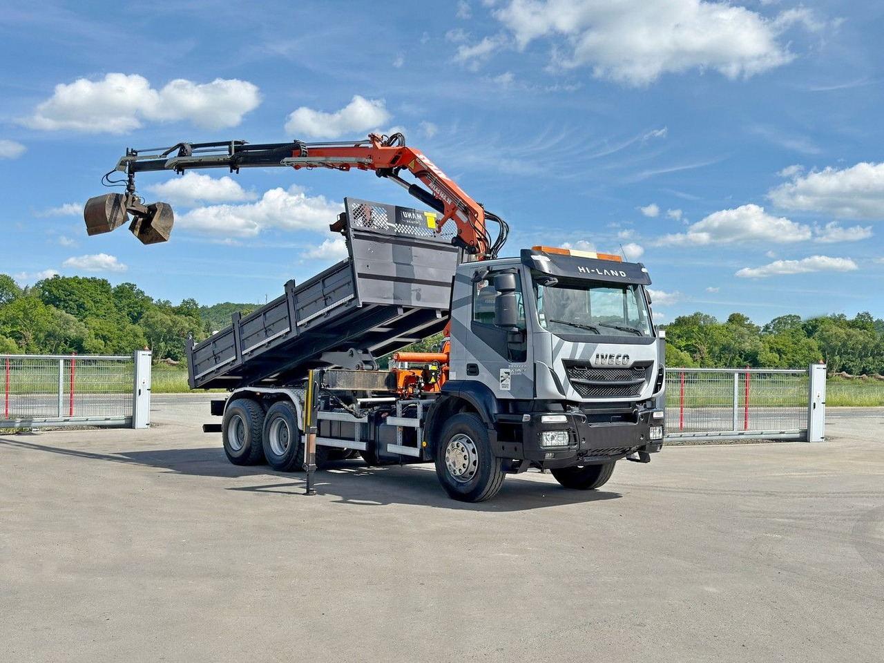 Iveco TRAKKER 410*Kipper 5,20m*ATLAS 165.2E * FUNK/6x4 Iveco TRAKKER 410*Kipper 5,20m*ATLAS 165.2E * FUNK/6x4 - Kamion s kranom, Kiper: slika Iveco TRAKKER 410*Kipper 5,20m*ATLAS 165.2E * FUNK/6x4 Iveco TRAKKER 410*Kipper 5,20m*ATLAS 165.2E * FUNK/6x4 - Kamion s kranom, Kiper Iveco TRAKKER 410*Kipper 5,20m*ATLAS 165.2E * FUNK/6x4 Iveco TRAKKER 410*Kipper 5,20m*ATLAS 165.2E * FUNK/6x4 - Kamion s kranom, Kiper: slika Iveco TRAKKER 410*Kipper 5,20m*ATLAS 165.2E * FUNK/6x4 Iveco TRAKKER 410*Kipper 5,20m*ATLAS 165.2E * FUNK/6x4 - Kamion s kranom, Kiper