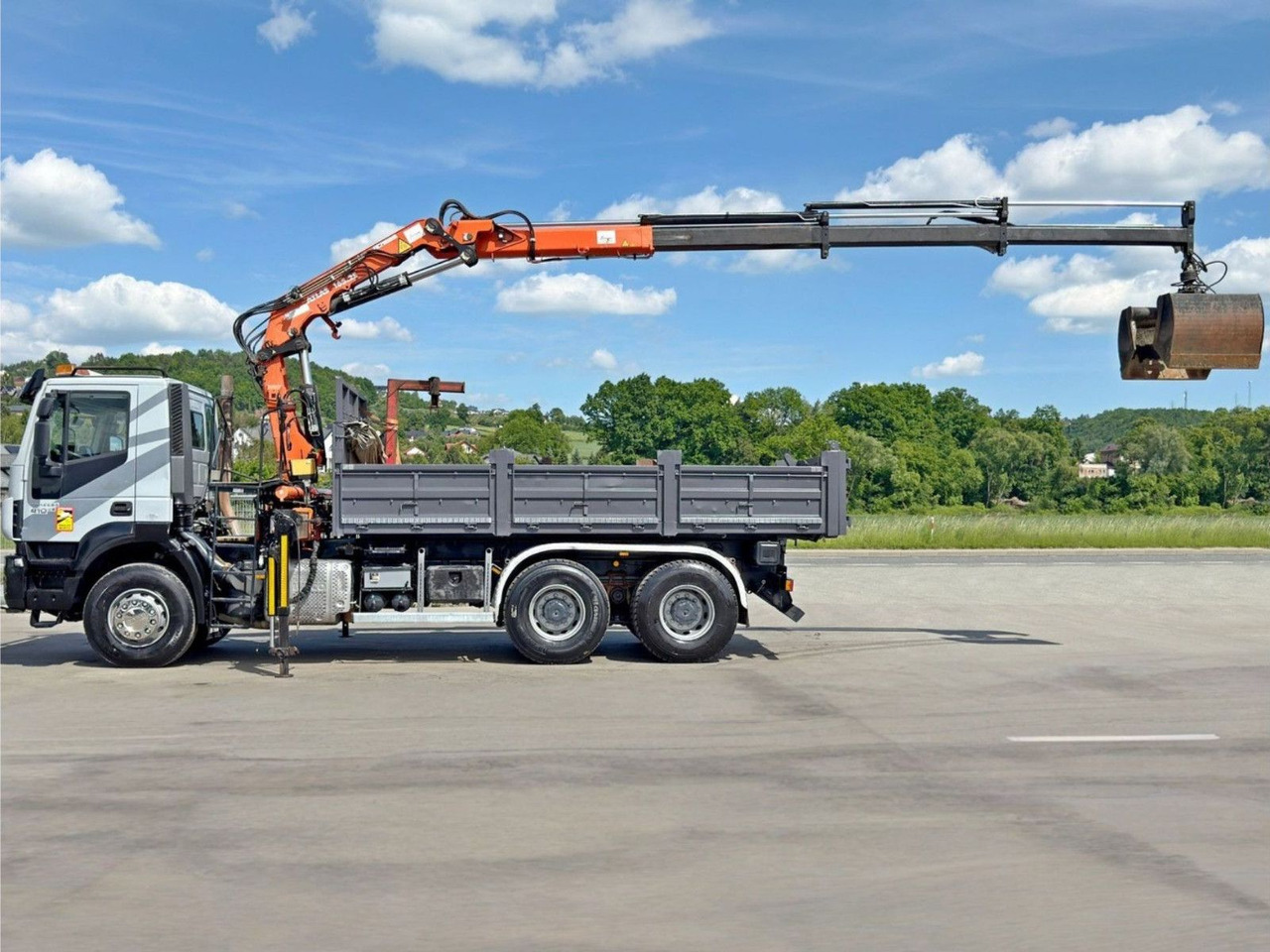 Iveco TRAKKER 410*Kipper 5,20m*ATLAS 165.2E * FUNK/6x4 Iveco TRAKKER 410*Kipper 5,20m*ATLAS 165.2E * FUNK/6x4 - Kamion s kranom, Kiper: slika Iveco TRAKKER 410*Kipper 5,20m*ATLAS 165.2E * FUNK/6x4 Iveco TRAKKER 410*Kipper 5,20m*ATLAS 165.2E * FUNK/6x4 - Kamion s kranom, Kiper Iveco TRAKKER 410*Kipper 5,20m*ATLAS 165.2E * FUNK/6x4 Iveco TRAKKER 410*Kipper 5,20m*ATLAS 165.2E * FUNK/6x4 - Kamion s kranom, Kiper: slika Iveco TRAKKER 410*Kipper 5,20m*ATLAS 165.2E * FUNK/6x4 Iveco TRAKKER 410*Kipper 5,20m*ATLAS 165.2E * FUNK/6x4 - Kamion s kranom, Kiper