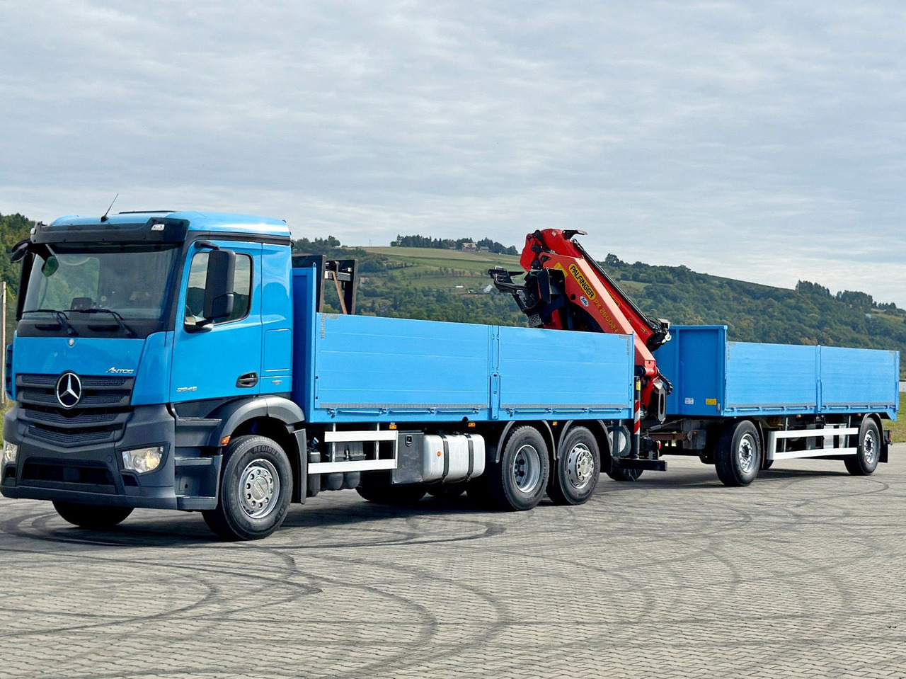 Mercedes-Benz ANTOS 2545*PK 26002-EHE+JIB PJ060A+Anhänger/FUNK - Kamion s kranom: slika Mercedes-Benz ANTOS 2545*PK 26002-EHE+JIB PJ060A+Anhänger/FUNK - Kamion s kranom Mercedes-Benz ANTOS 2545*PK 26002-EHE+JIB PJ060A+Anhänger/FUNK - Kamion s kranom: slika Mercedes-Benz ANTOS 2545*PK 26002-EHE+JIB PJ060A+Anhänger/FUNK - Kamion s kranom
