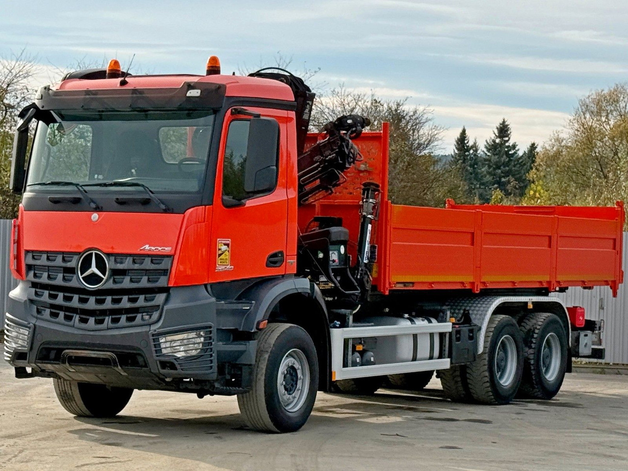 Mercedes-Benz AROCS 2640 *HIAB 144 BS - 3/FUNK + * 6x4 - Kiper, Kamion s kranom: slika Mercedes-Benz AROCS 2640 *HIAB 144 BS - 3/FUNK + * 6x4 - Kiper, Kamion s kranom Mercedes-Benz AROCS 2640 *HIAB 144 BS - 3/FUNK + * 6x4 - Kiper, Kamion s kranom: slika Mercedes-Benz AROCS 2640 *HIAB 144 BS - 3/FUNK + * 6x4 - Kiper, Kamion s kranom