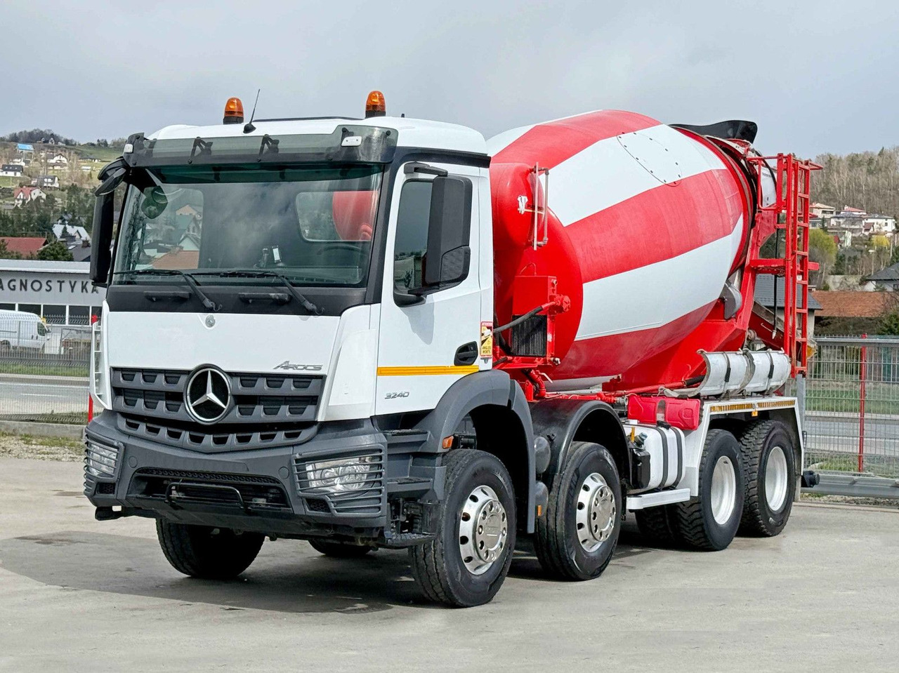 Mercedes-Benz AROCS 3240 * Betonmischer * 8x4 * TOPZUSTAND - Automješalica: slika Mercedes-Benz AROCS 3240 * Betonmischer * 8x4 * TOPZUSTAND - Automješalica Mercedes-Benz AROCS 3240 * Betonmischer * 8x4 * TOPZUSTAND - Automješalica: slika Mercedes-Benz AROCS 3240 * Betonmischer * 8x4 * TOPZUSTAND - Automješalica