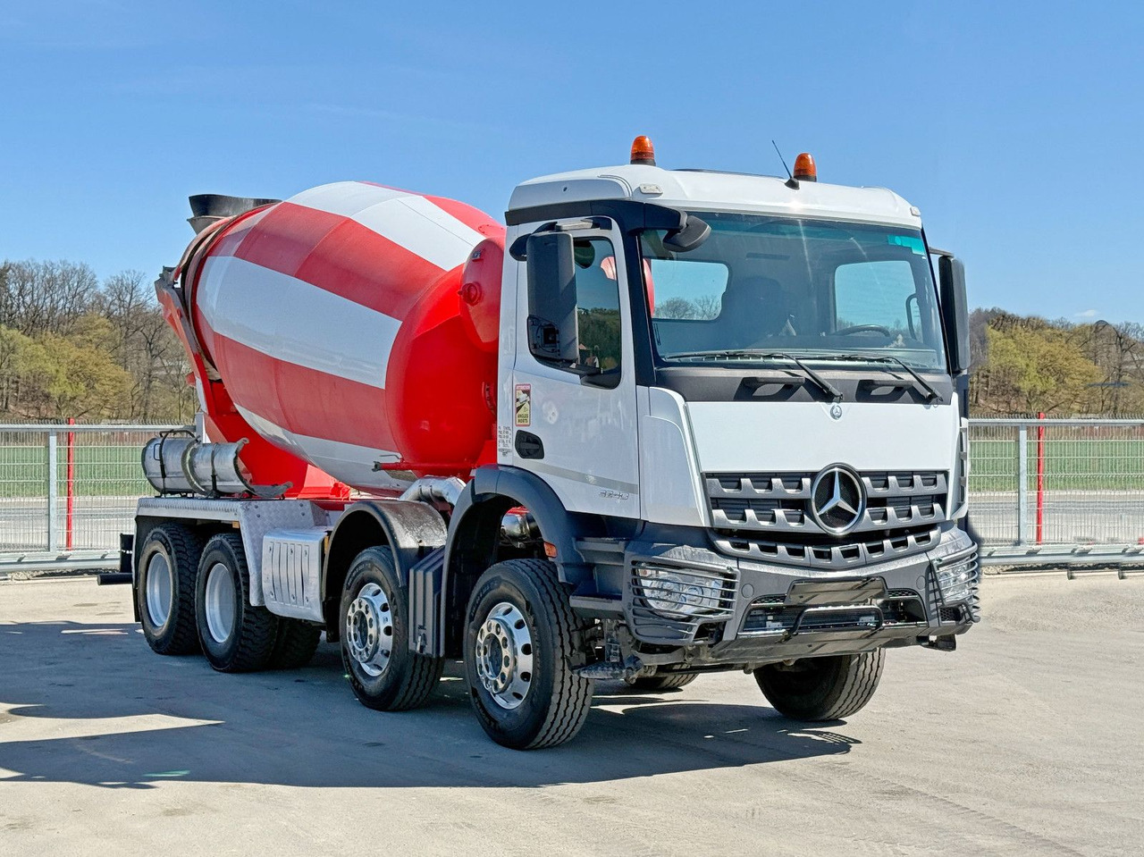 Mercedes-Benz AROCS 3240 * Betonmischer * 8x4 * TOPZUSTAND - Automješalica: slika Mercedes-Benz AROCS 3240 * Betonmischer * 8x4 * TOPZUSTAND - Automješalica Mercedes-Benz AROCS 3240 * Betonmischer * 8x4 * TOPZUSTAND - Automješalica: slika Mercedes-Benz AROCS 3240 * Betonmischer * 8x4 * TOPZUSTAND - Automješalica