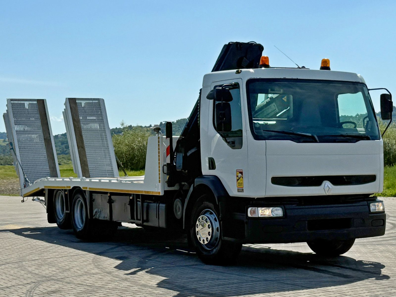 Renault KERAX 320 DCI* ABSCHLEPPWAGEN 7,35m + HIAB 140A - Kamion za vuču: slika Renault KERAX 320 DCI* ABSCHLEPPWAGEN 7,35m + HIAB 140A - Kamion za vuču Renault KERAX 320 DCI* ABSCHLEPPWAGEN 7,35m + HIAB 140A - Kamion za vuču: slika Renault KERAX 320 DCI* ABSCHLEPPWAGEN 7,35m + HIAB 140A - Kamion za vuču