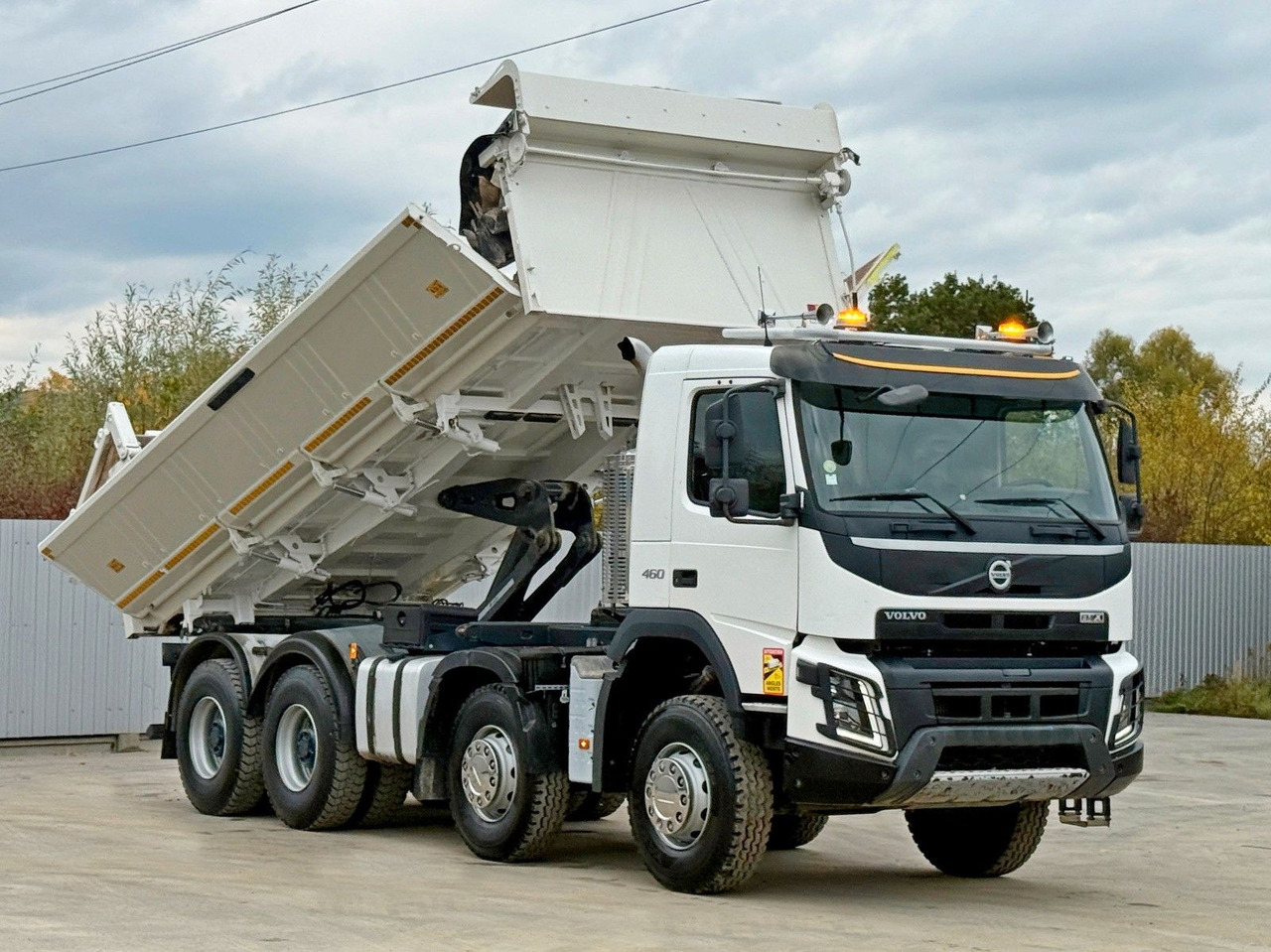 Volvo FMX 460 Kipper * BORDMATIC * 8x4 * TOPZUSTAND - Kiper: slika Volvo FMX 460 Kipper * BORDMATIC * 8x4 * TOPZUSTAND - Kiper Volvo FMX 460 Kipper * BORDMATIC * 8x4 * TOPZUSTAND - Kiper: slika Volvo FMX 460 Kipper * BORDMATIC * 8x4 * TOPZUSTAND - Kiper