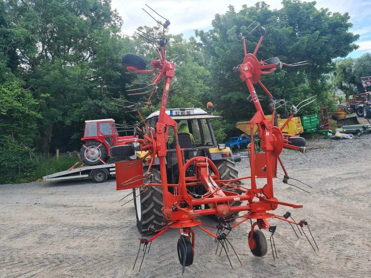 Sip Spider 680 Tedder - Prevrtač sijena/ Grabulje: slika Sip Spider 680 Tedder - Prevrtač sijena/ Grabulje Sip Spider 680 Tedder - Prevrtač sijena/ Grabulje: slika Sip Spider 680 Tedder - Prevrtač sijena/ Grabulje