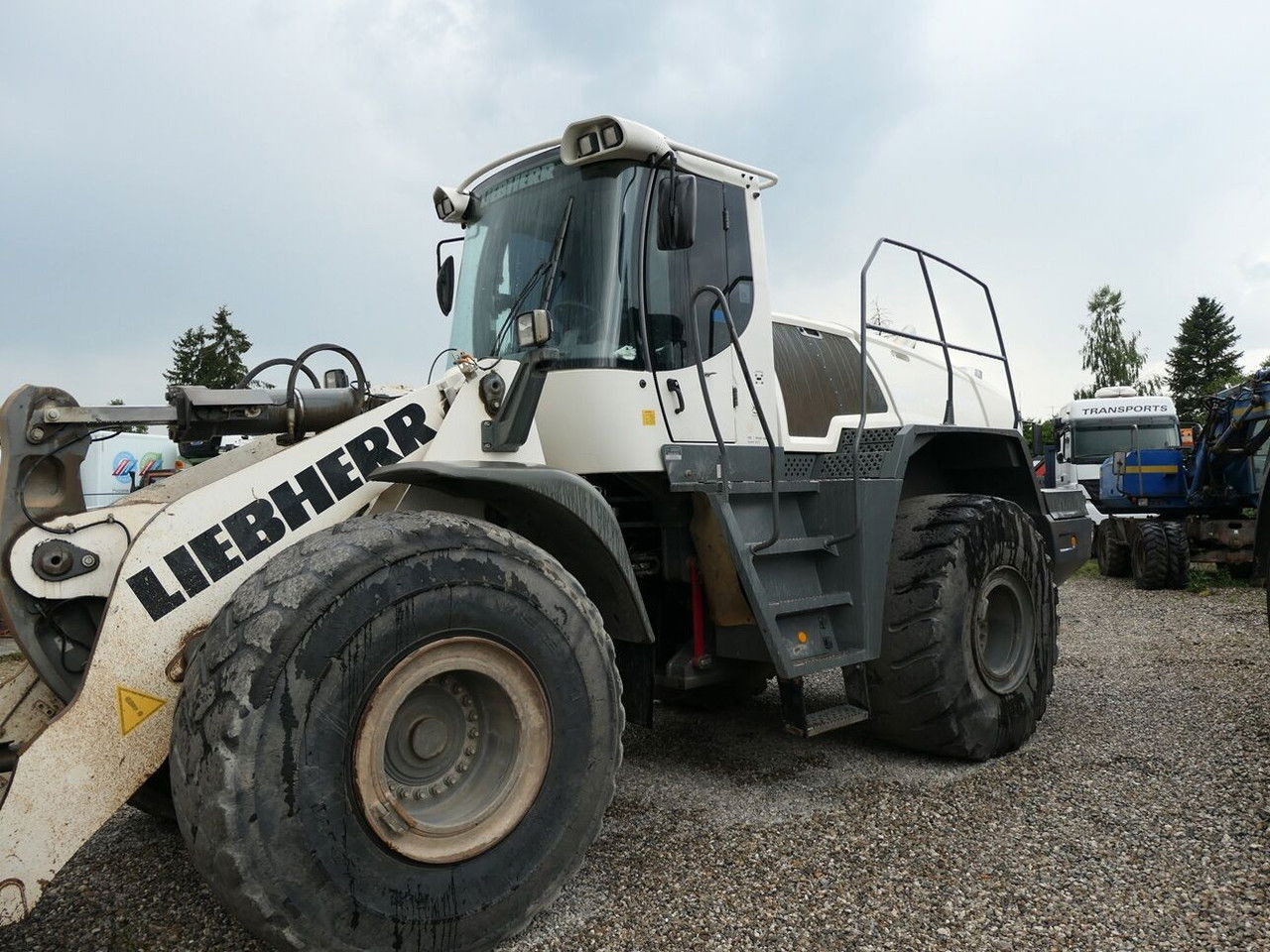 Liebherr L 576 - Utovarivač na kotačima: slika Liebherr L 576 - Utovarivač na kotačima Liebherr L 576 - Utovarivač na kotačima: slika Liebherr L 576 - Utovarivač na kotačima
