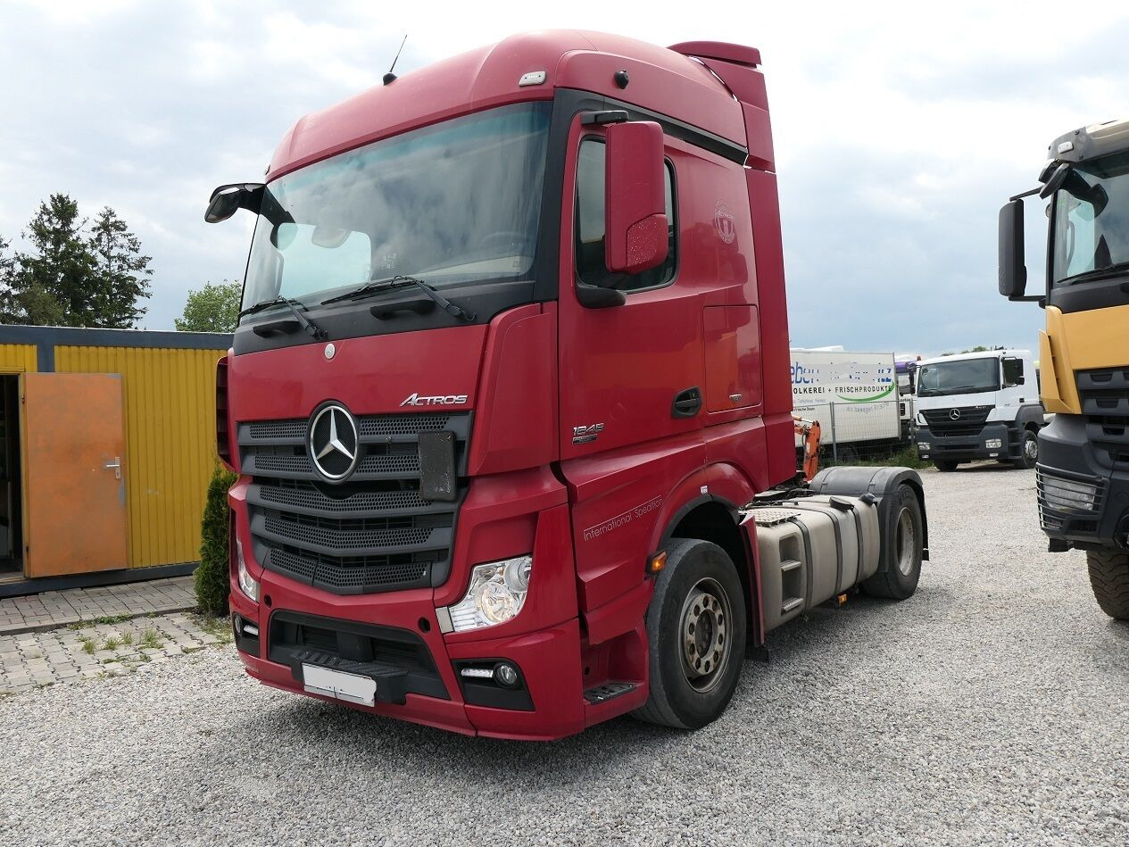 Mercedes-Benz Actros 1845 - Tegljač: slika Mercedes-Benz Actros 1845 - Tegljač Mercedes-Benz Actros 1845 - Tegljač: slika Mercedes-Benz Actros 1845 - Tegljač