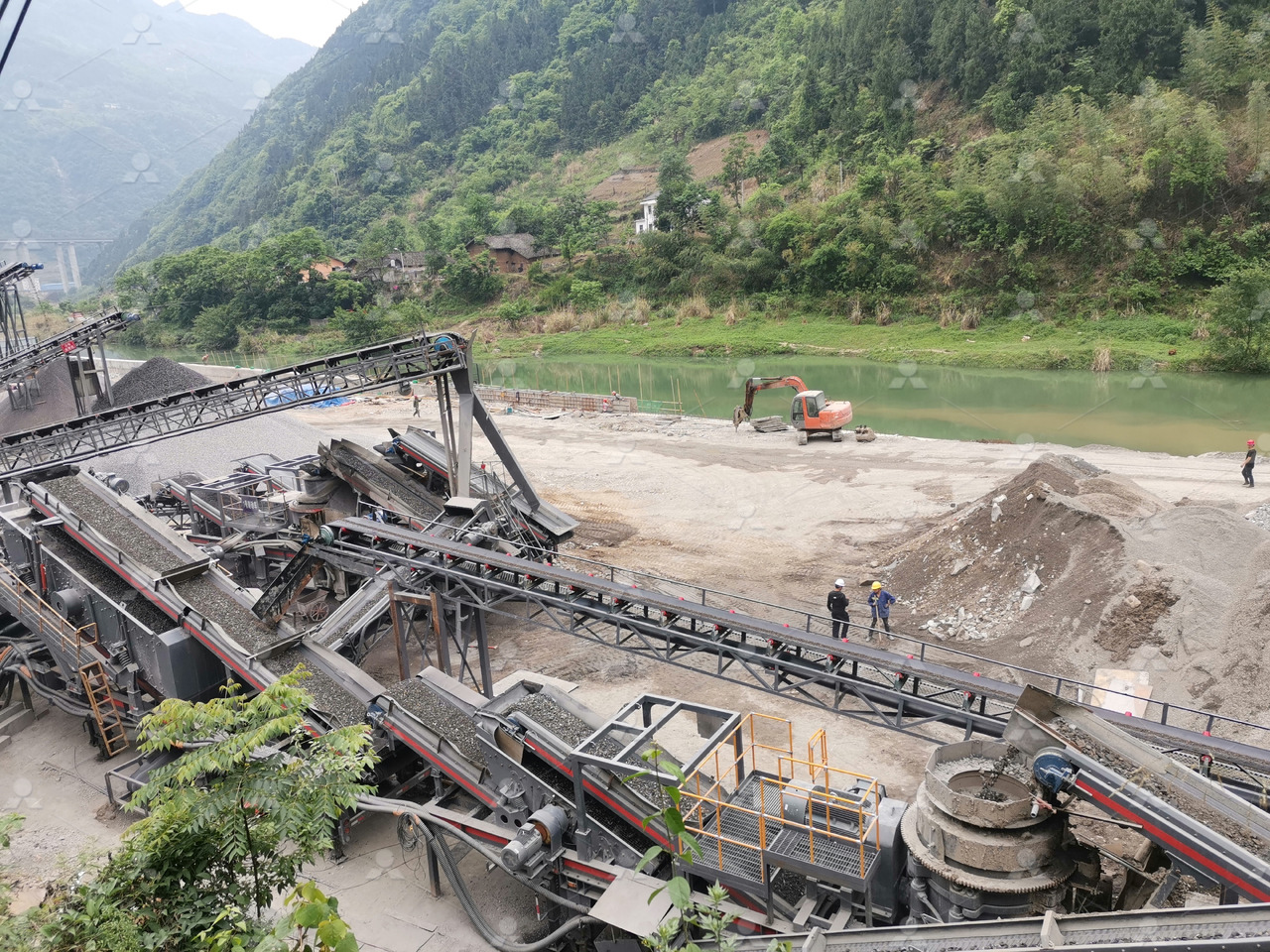 LIMING NK series mobile crusher - Mobilna drobilica: slika LIMING NK series mobile crusher - Mobilna drobilica LIMING NK series mobile crusher - Mobilna drobilica: slika LIMING NK series mobile crusher - Mobilna drobilica