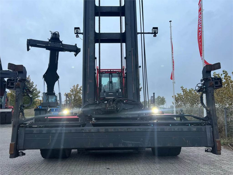 Kalmar DCG100-45ED7 - Stroj za rukovanje kontejnerima: slika Kalmar DCG100-45ED7 - Stroj za rukovanje kontejnerima Kalmar DCG100-45ED7 - Stroj za rukovanje kontejnerima: slika Kalmar DCG100-45ED7 - Stroj za rukovanje kontejnerima