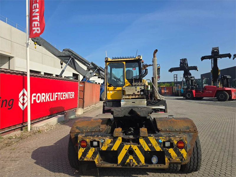 Terberg RT223 4x4 - Terminalni traktor: slika Terberg RT223 4x4 - Terminalni traktor Terberg RT223 4x4 - Terminalni traktor: slika Terberg RT223 4x4 - Terminalni traktor