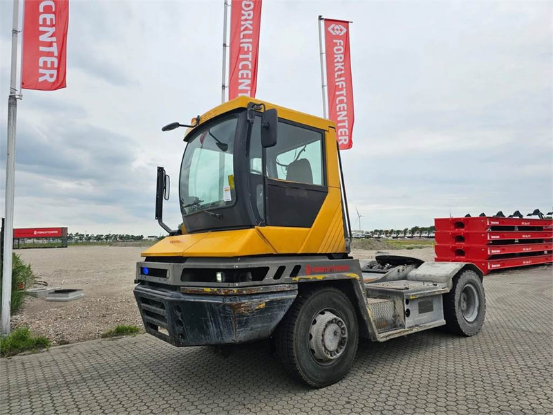 Terberg RT282 4x4 - Terminalni traktor: slika Terberg RT282 4x4 - Terminalni traktor Terberg RT282 4x4 - Terminalni traktor: slika Terberg RT282 4x4 - Terminalni traktor