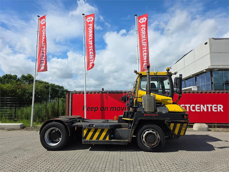 Terberg RT282 4x4 - Terminalni traktor: slika Terberg RT282 4x4 - Terminalni traktor Terberg RT282 4x4 - Terminalni traktor: slika Terberg RT282 4x4 - Terminalni traktor