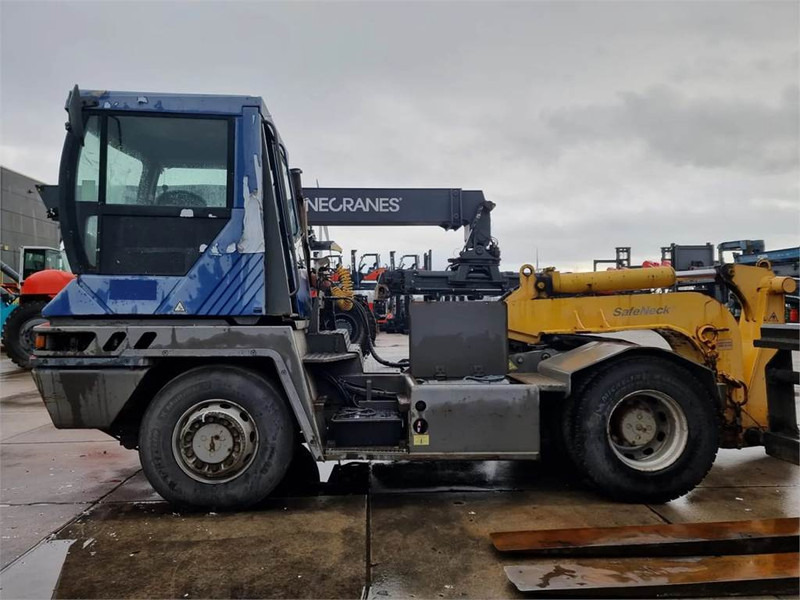 Terberg RT282 4x4 + safeneck - Terminalni traktor: slika Terberg RT282 4x4 + safeneck - Terminalni traktor Terberg RT282 4x4 + safeneck - Terminalni traktor: slika Terberg RT282 4x4 + safeneck - Terminalni traktor