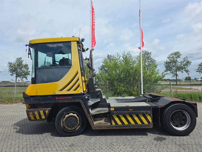 Terberg RT283 4x4 - Terminalni traktor: slika Terberg RT283 4x4 - Terminalni traktor Terberg RT283 4x4 - Terminalni traktor: slika Terberg RT283 4x4 - Terminalni traktor