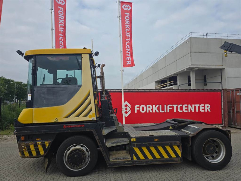 Terberg RT283 4x4 - Terminalni traktor: slika Terberg RT283 4x4 - Terminalni traktor Terberg RT283 4x4 - Terminalni traktor: slika Terberg RT283 4x4 - Terminalni traktor