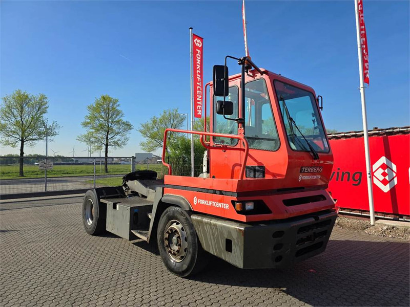Terberg YT182 - Terminalni traktor: slika Terberg YT182 - Terminalni traktor Terberg YT182 - Terminalni traktor: slika Terberg YT182 - Terminalni traktor