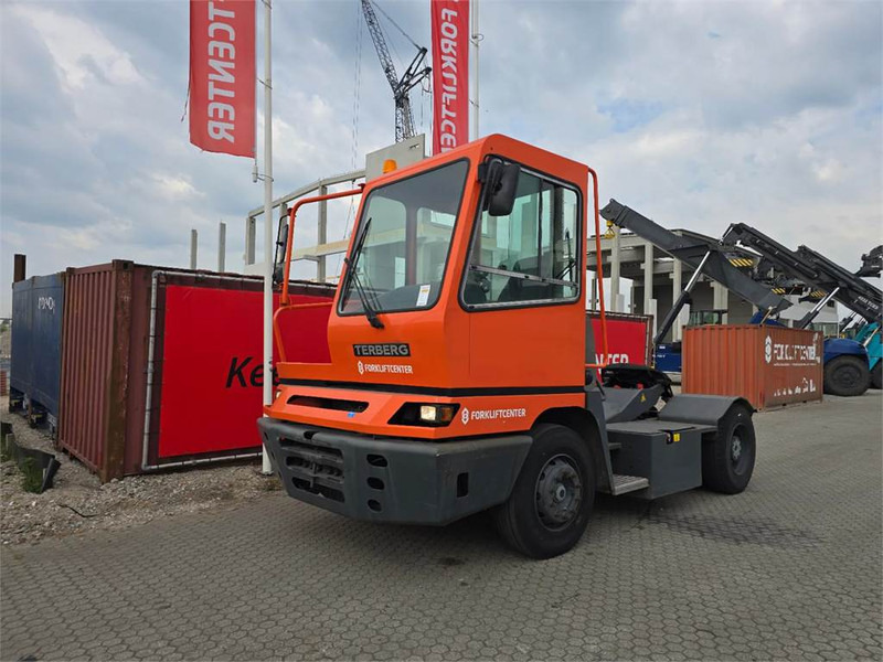 Terberg YT182 - Terminalni traktor: slika Terberg YT182 - Terminalni traktor Terberg YT182 - Terminalni traktor: slika Terberg YT182 - Terminalni traktor