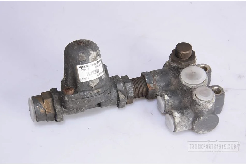 KNORR-BREMSE Compressed Air System Instelbaar overstroomventiel D - Ventil za Kamion: slika KNORR-BREMSE Compressed Air System Instelbaar overstroomventiel D - Ventil za Kamion KNORR-BREMSE Compressed Air System Instelbaar overstroomventiel D - Ventil za Kamion: slika KNORR-BREMSE Compressed Air System Instelbaar overstroomventiel D - Ventil za Kamion