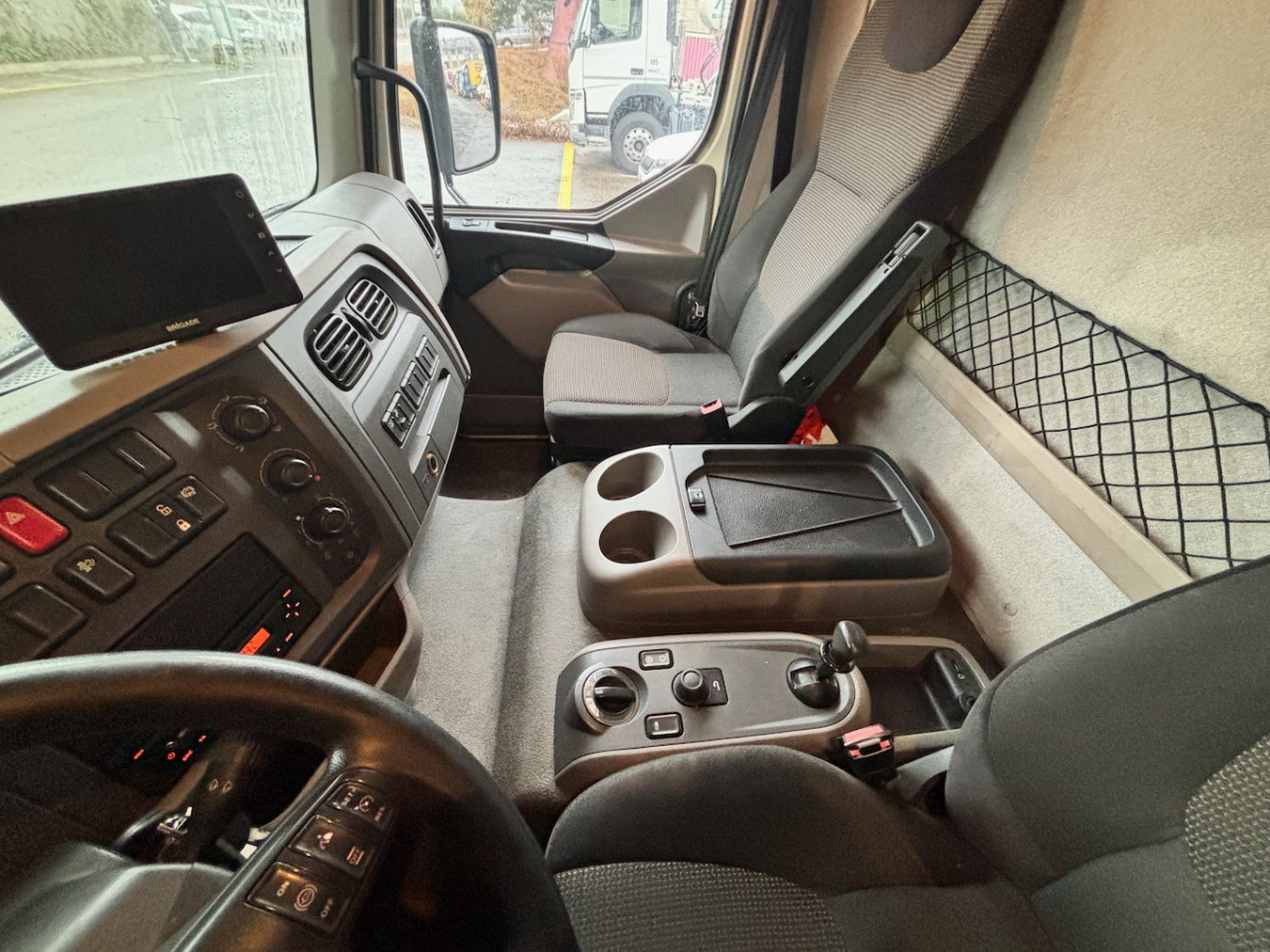 DAF LF 280 - Kamion hladnjača: slika DAF LF 280 - Kamion hladnjača DAF LF 280 - Kamion hladnjača: slika DAF LF 280 - Kamion hladnjača