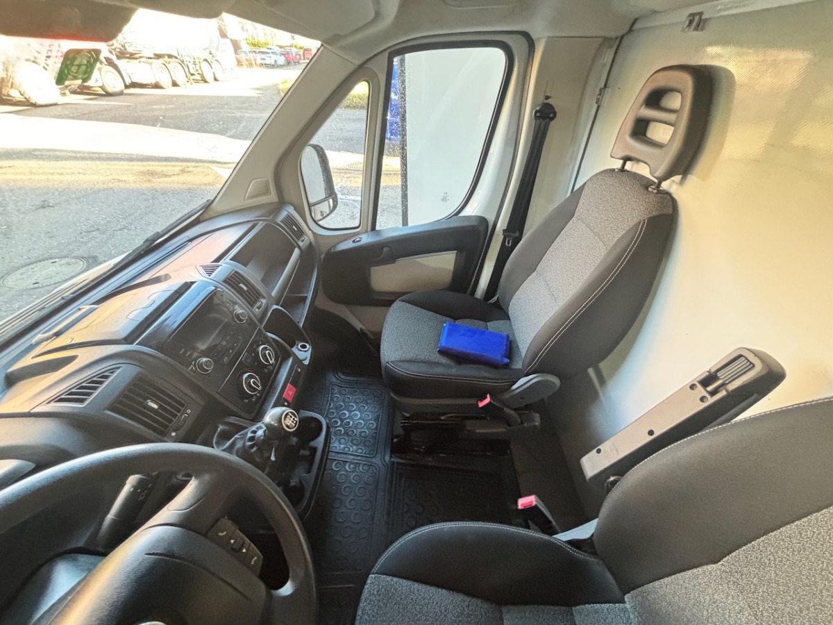 FIAT Ducato 2.3MJ - Dostavno vozilo hladnjača: slika FIAT Ducato 2.3MJ - Dostavno vozilo hladnjača FIAT Ducato 2.3MJ - Dostavno vozilo hladnjača: slika FIAT Ducato 2.3MJ - Dostavno vozilo hladnjača