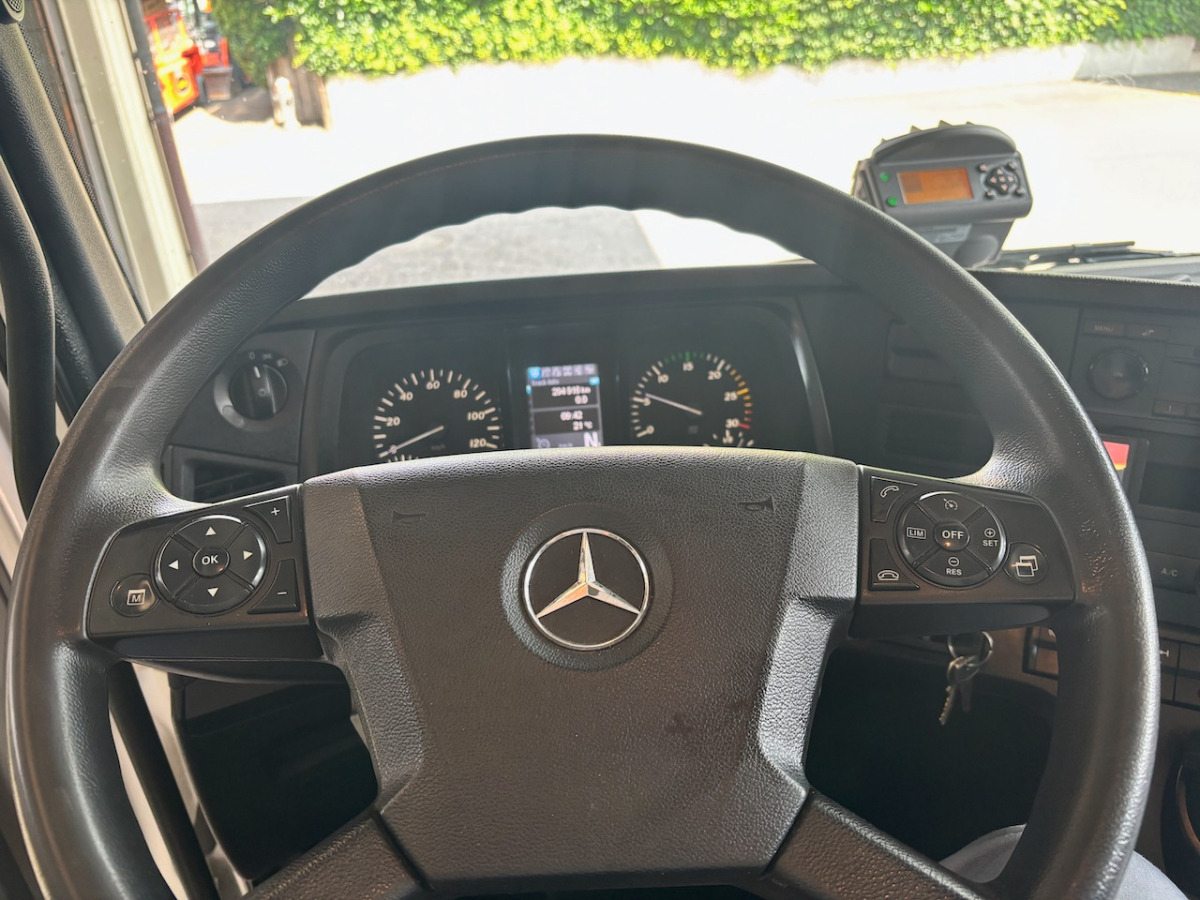MERCEDES Antos 1824 - Kamion sandučar: slika MERCEDES Antos 1824 - Kamion sandučar MERCEDES Antos 1824 - Kamion sandučar: slika MERCEDES Antos 1824 - Kamion sandučar